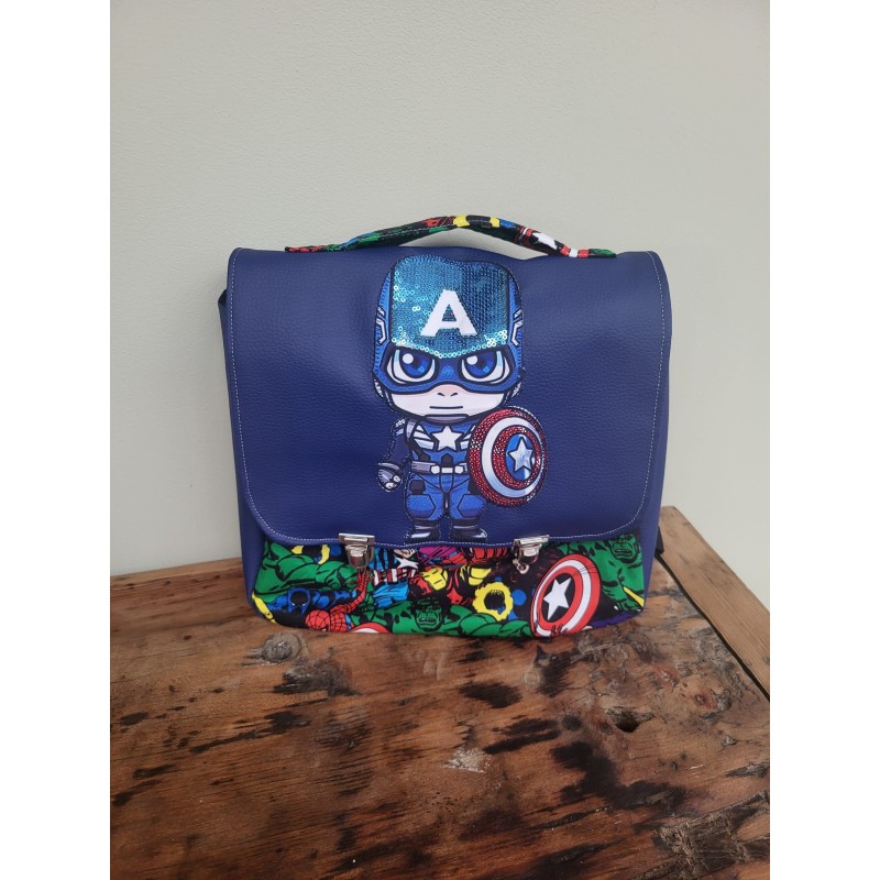 un petit cartable sur le thème avengers